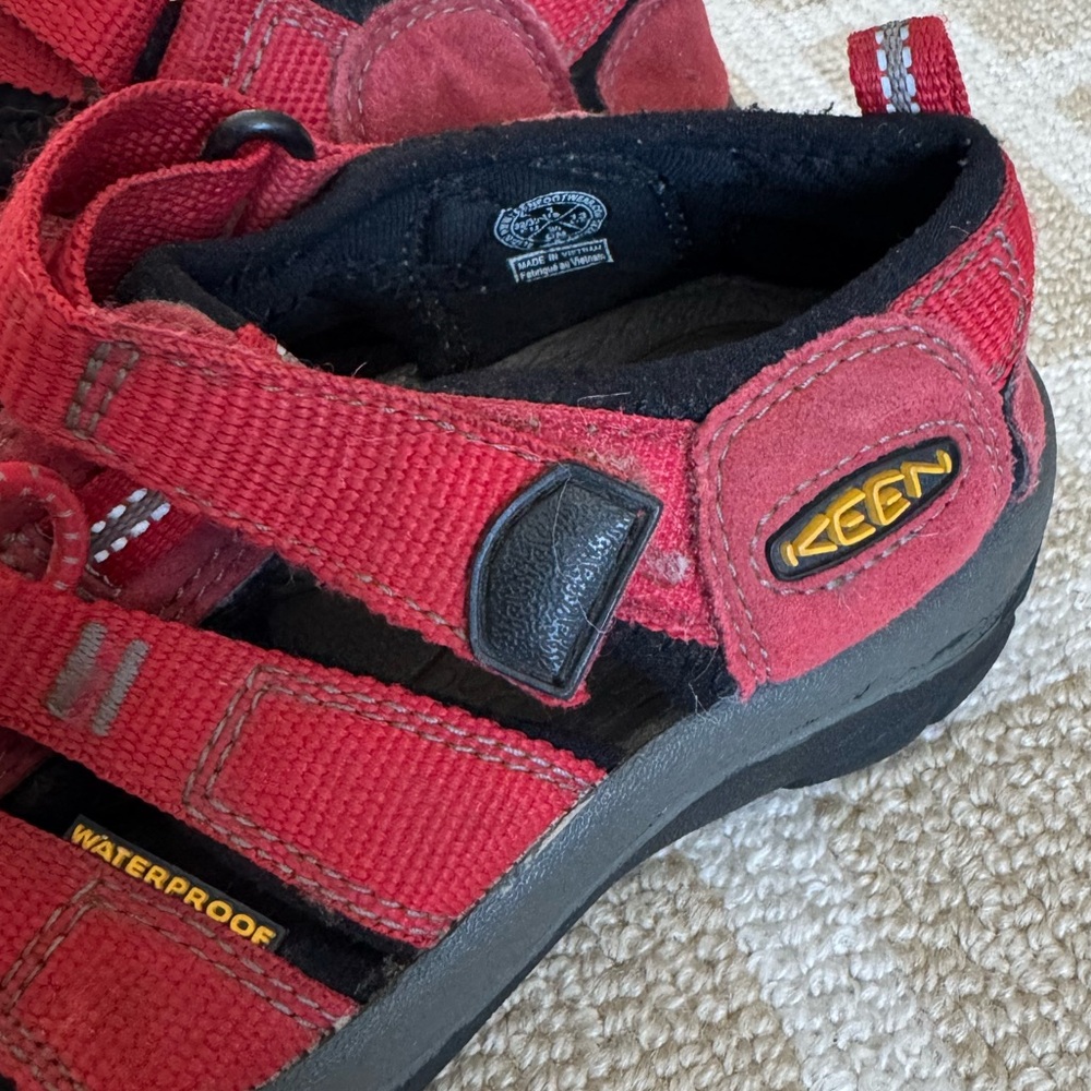 KEEN Kids Waterproof Sport Sandals Red Black Trail Hiking Shoes Beach Summer 1 - Picture 3 of 7